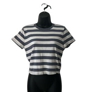 📣Hollister Striped Gray and White Cropped Top sz Large